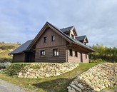 Dvě  horské chaty navzájem propojené ,  240m2, pozemek 834m2. Hynčice pod Sušinou